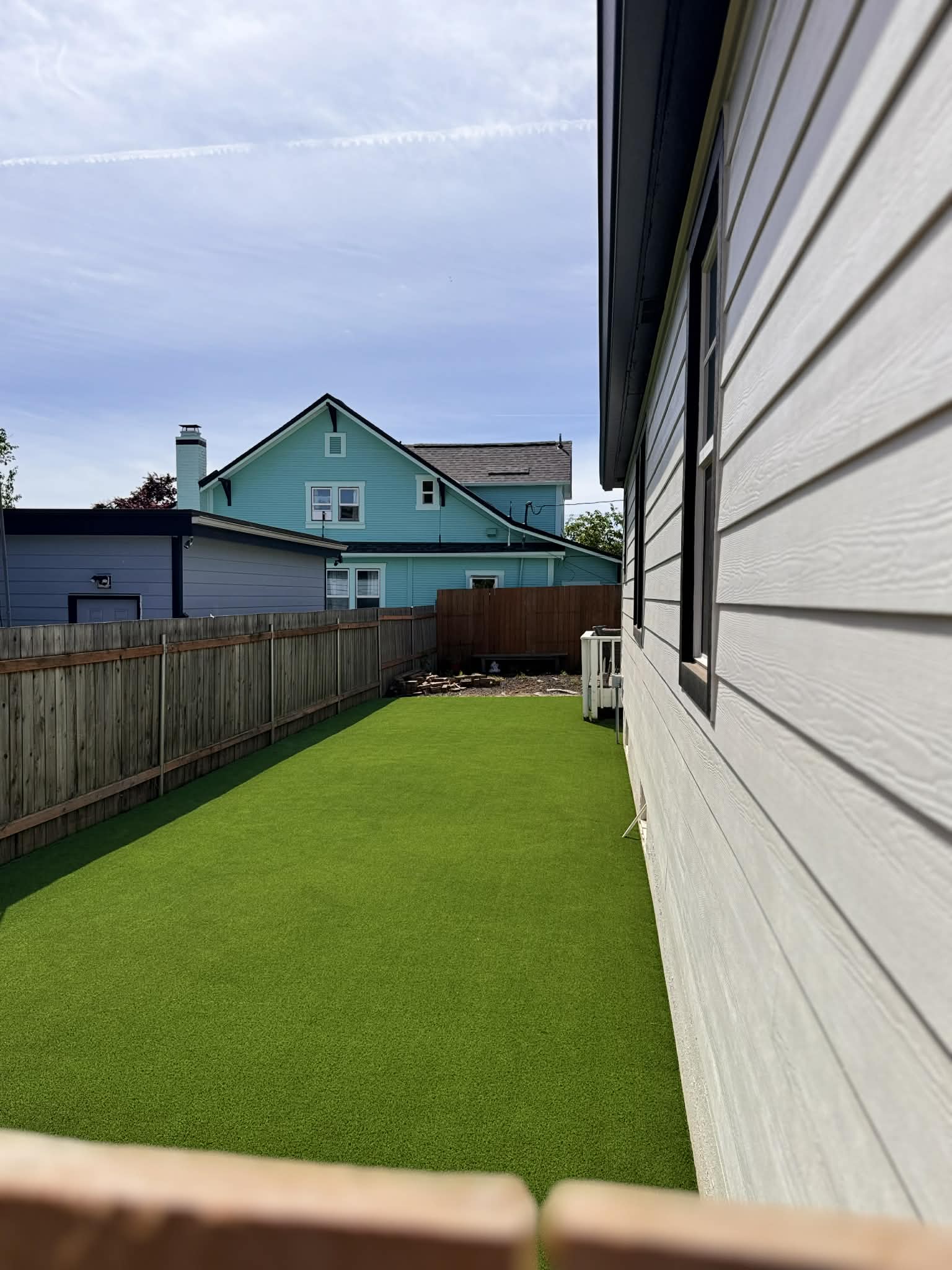 Side yard lawn strip in Beaverton, OR