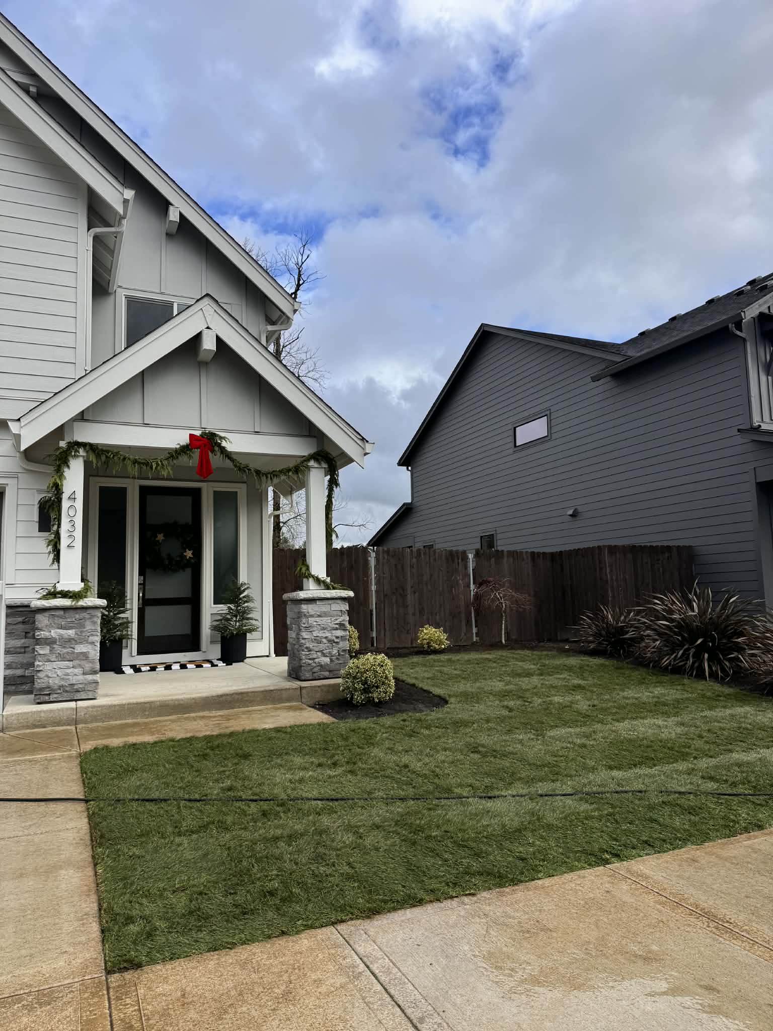 Front yard foundation landscaping in Camas, WA