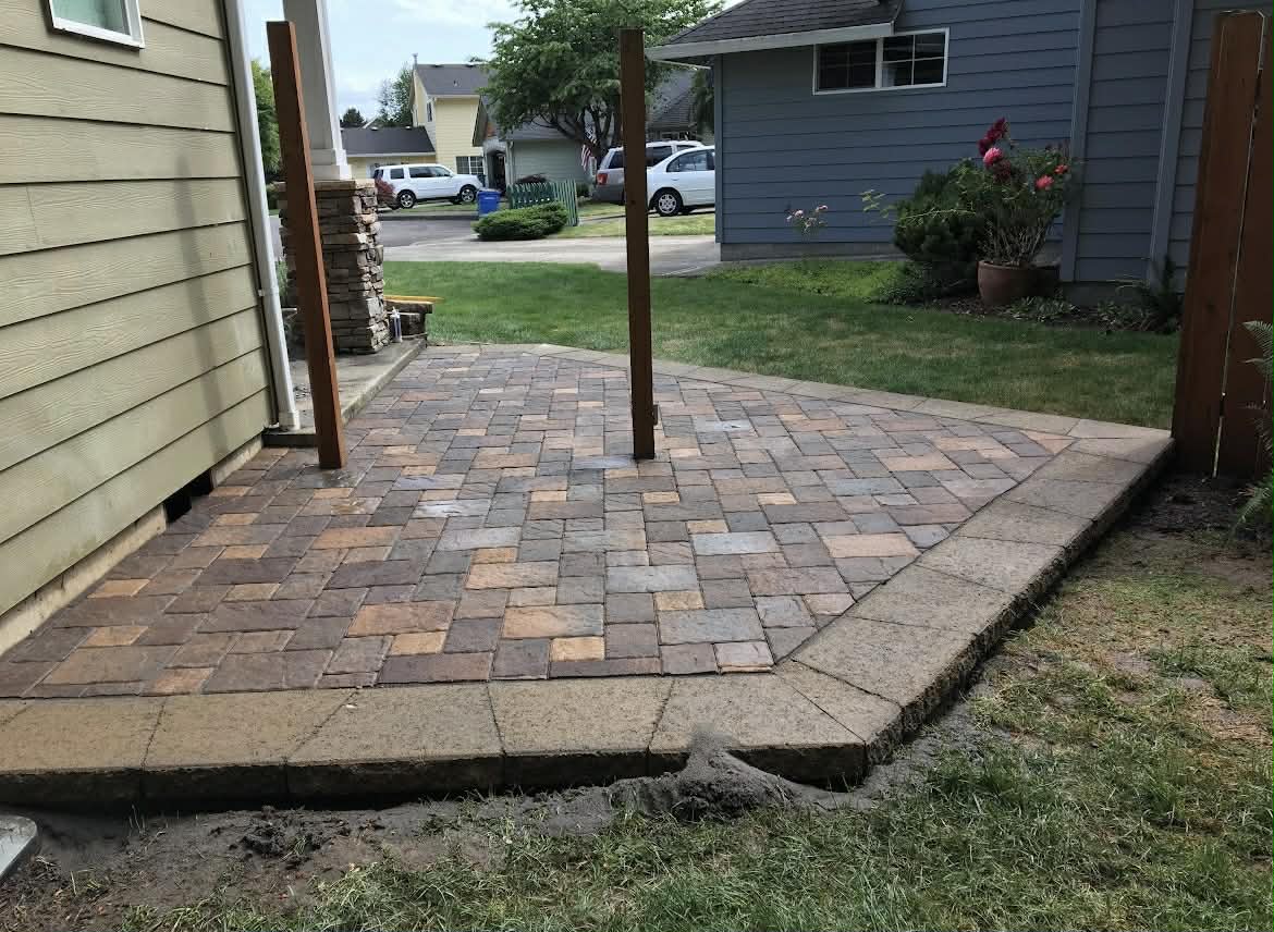 Paver patio courtyard in Hillsboro, OR